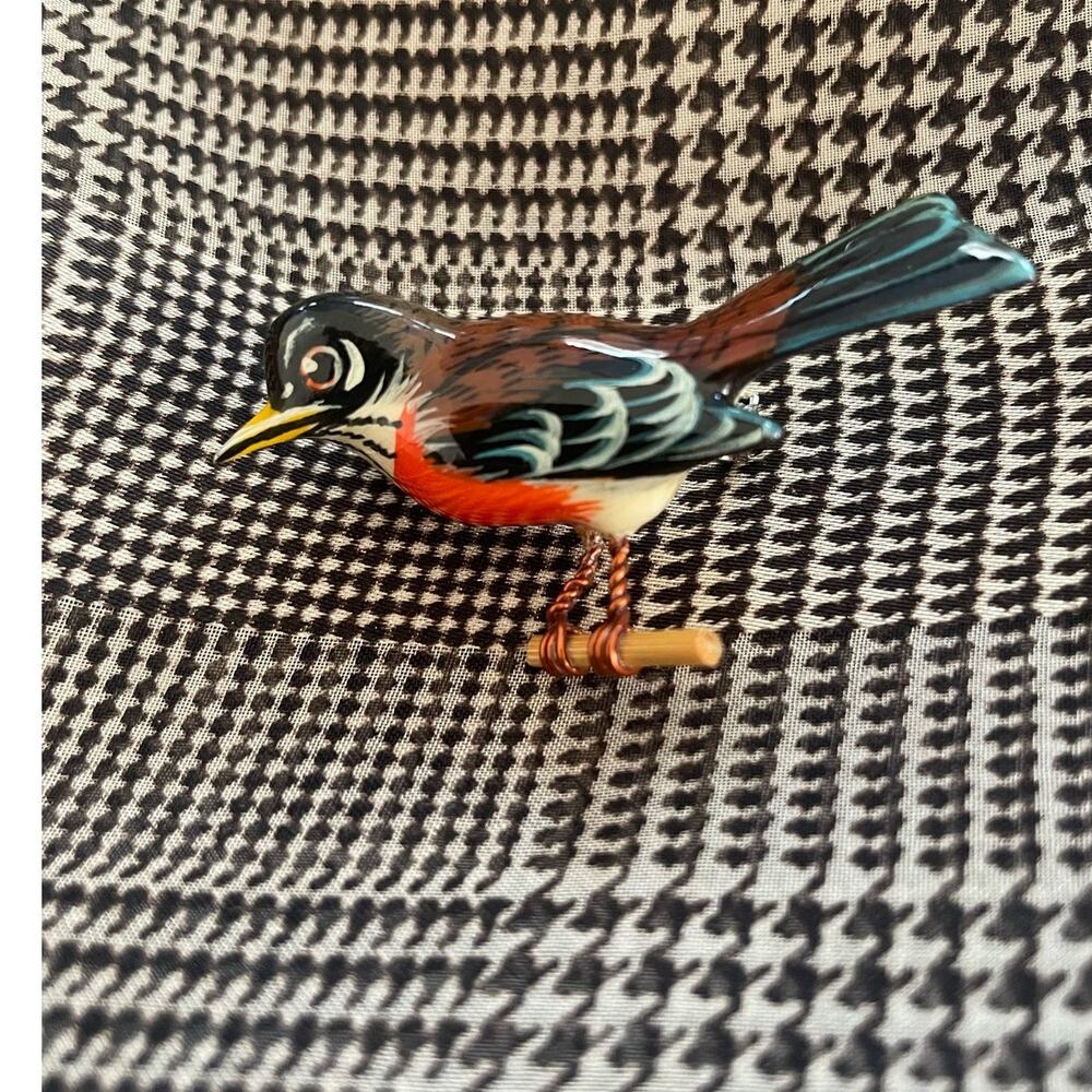 Vintage Hand Carved Genuine Auth. Takahashi Robin Bird Brooch Pin .Signed (K.T.)